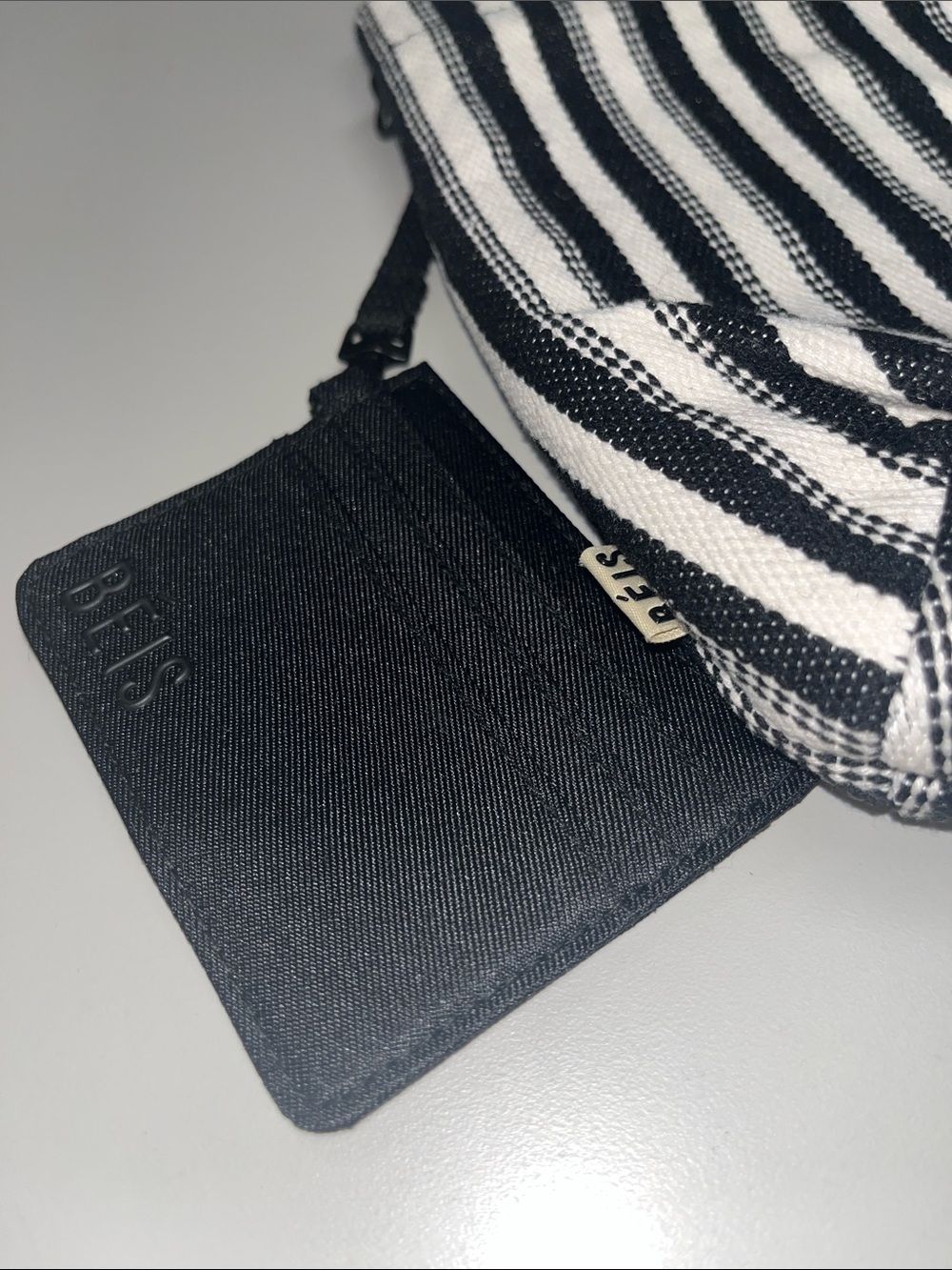 BEIS Black & White Summer Striped Water Bottle Sling Bag NWOT - Picture 2 of 11